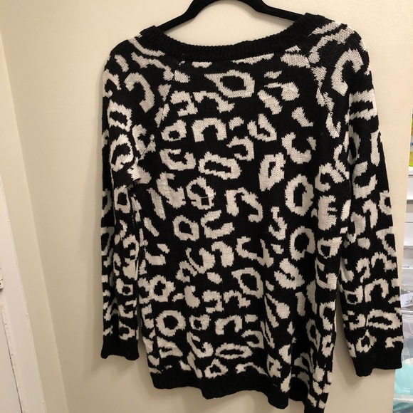 Charlotte Russe Cheetah Print Sweater - Picture 4 of 4